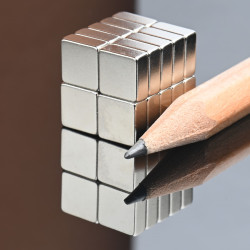 7 x 7 x 3 / N38 - Neodimov magnet (NdFeB)