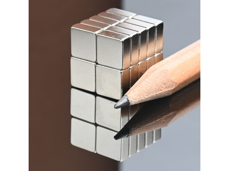 7 x 7 x 3 / N38 - Neodimov magnet (NdFeB)