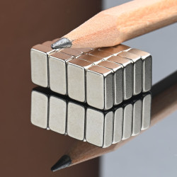8 x 5 x 3 / N38 - Neodimov magnet (NdFeB)