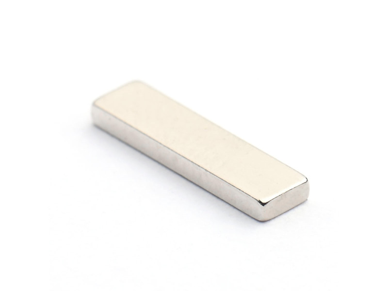 10 x 2,5 x 1 / N38 - Neodimov magnet (NdFeB)