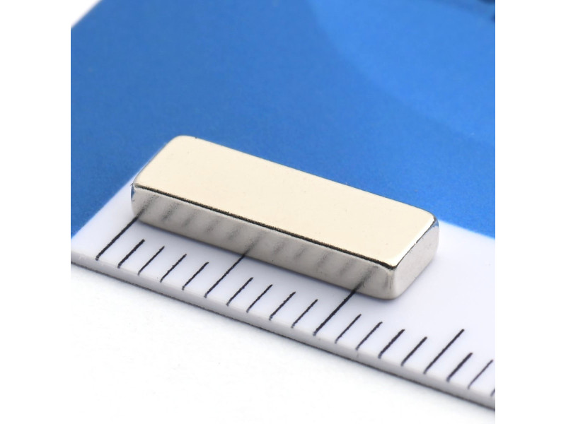 12 x 4 x 2 / N38 - Neodimov magnet (NdFeB)