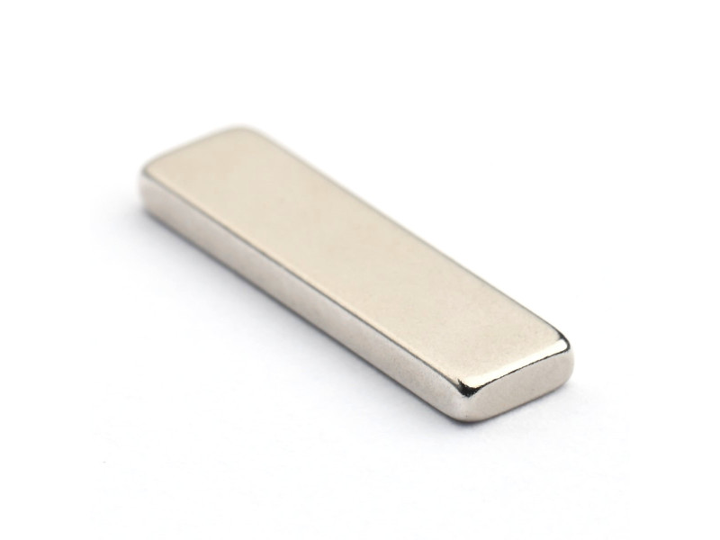 15 x 4 x 1,5 / N38 - Neodimov magnet (NdFeB)