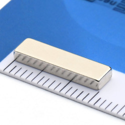 15 x 4 x 2 / N38 - Neodimov magnet (NdFeB)