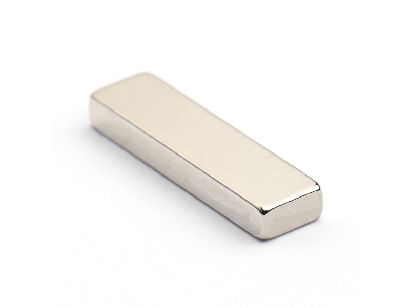 15 x 4 x 2 / N38 - Neodimov magnet (NdFeB)