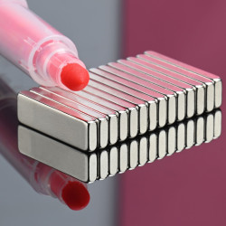 20 x 6 x 2,4 / N38 - Neodimov magnet (NdFeB)