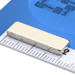 20 x 6 x 2,4 / N38 - Neodimov magnet (NdFeB)