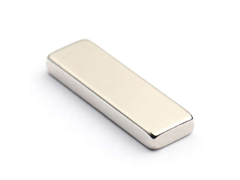 20 x 6 x 2,4 / N38 - Neodimov magnet (NdFeB)