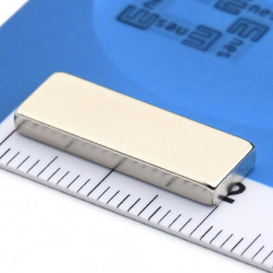 20 x 7 x 2,4 / N38 - Neodimov magnet (NdFeB)