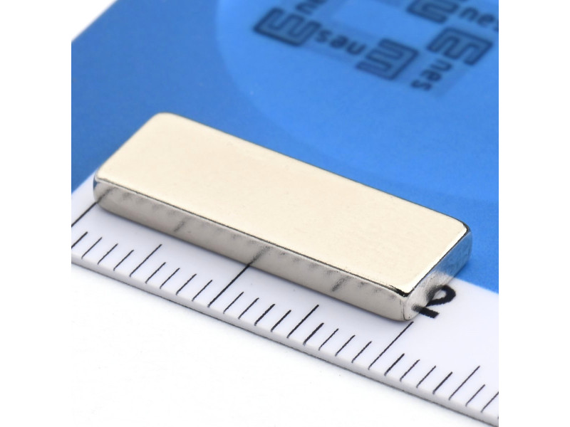20 x 7 x 2,4 / N38 - Neodimov magnet (NdFeB)