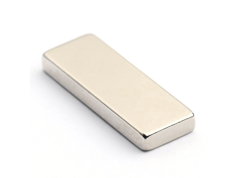 20 x 7 x 2,4 / N38 - Neodimov magnet (NdFeB)