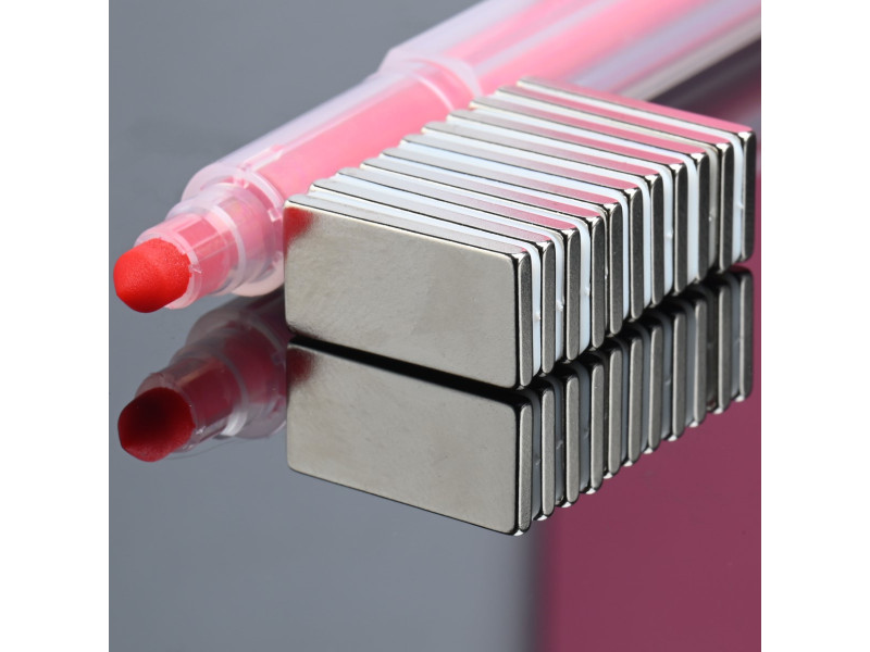 20 x 10 x 2 / N38 - Neodimov magnet (NdFeB)