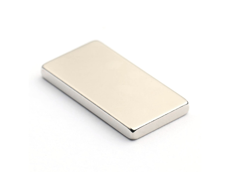 20 x 10 x 2 / N38 - Neodimov magnet (NdFeB)