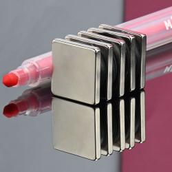 20 x 20 x 3 / N38 - Neodimov magnet (NdFeB)