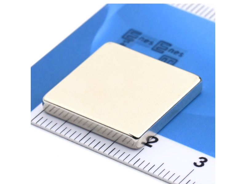 20 x 20 x 3 / N38 - Neodimov magnet (NdFeB)