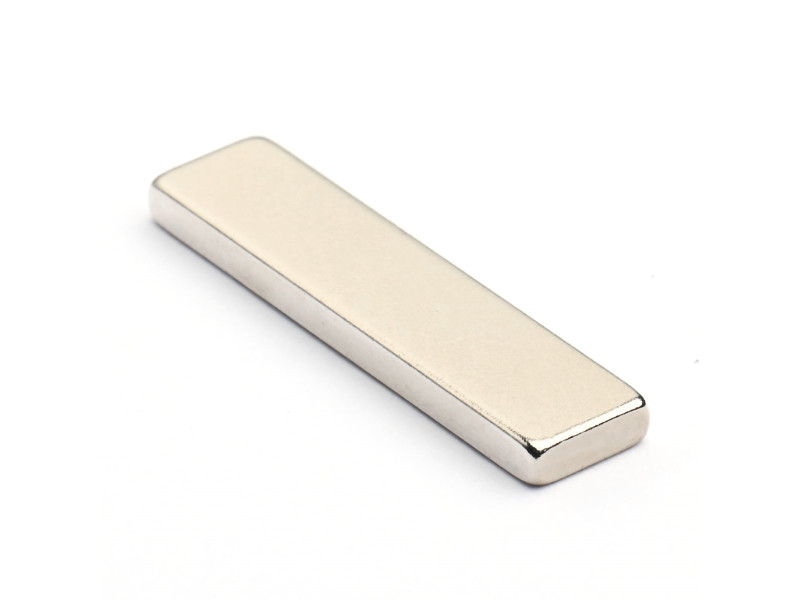 30 x 7 x 2,4 / N38SH - Neodimov magnet (NdFeB)