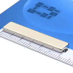 30 x 6 x 2 / N38 - Neodimov magnet (NdFeB)