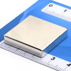 25 x 25 x 5 / N38 - Neodimov magnet (NdFeB)