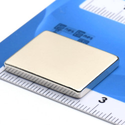 25 x 20 x 3 / N38 - Neodimov magnet (NdFeB)