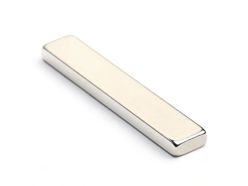 40 x 7 x 3 / N38 - Neodimov magnet (NdFeB)