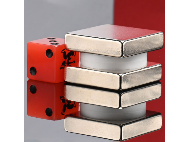 30 x 30 x 7,5 / N38 - Neodimov magnet (NdFeB)