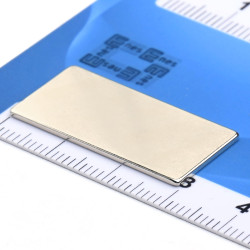 30 x 15 x 1 / N38 - Neodimov magnet (NdFeB)