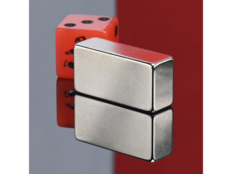 30 x 10 x 15 / N33SH - Neodimov magnet (NdFeB)