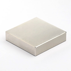42 x 42 x 10 / N38 - Neodimov magnet (NdFeB)