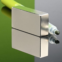 50 x 12,4 x 25 / N38 - Neodimov magnet (NdFeB)