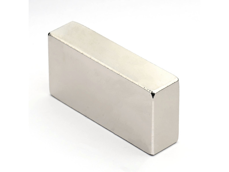 50 x 12,4 x 25 / N38 - Neodimov magnet (NdFeB)