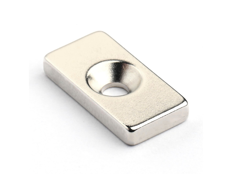 20 X 10 X 3 - D7,2/d3,6 / N38 - Neodimov magnet (NdFeB)