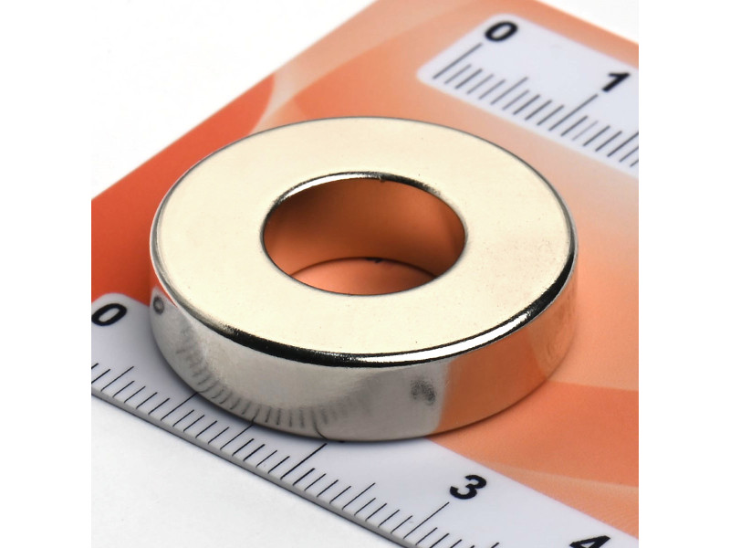 D28 x d13 x 7 / N40 - Neodimov magnet (NdFeB)