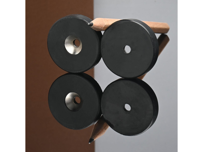 D31,5 x d10,5/4,3 x 6,5 / N42 - magnet de neodim (NdFeB) în cauciuc