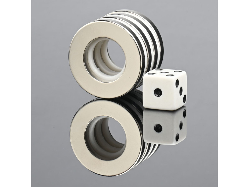 D32 x d18 x 4 / N38 - Neodimov magnet (NdFeB)