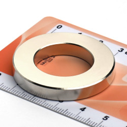 D40 x d23 x 6 / N38 - Neodimov magnet (NdFeB)