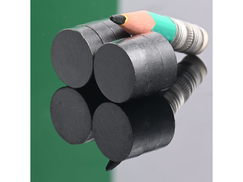 D14 x 4,5 / F30 - feritni magnet