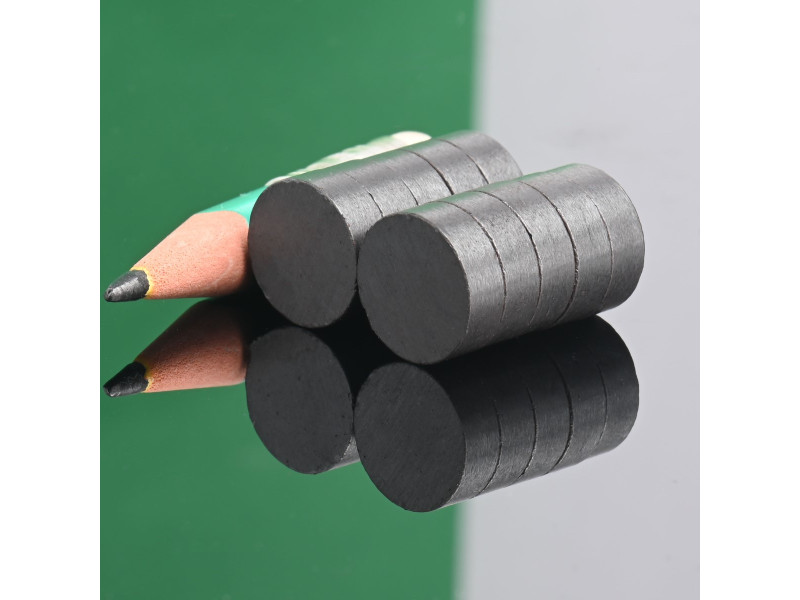 D12 x 4 / F30 - feritni magnet