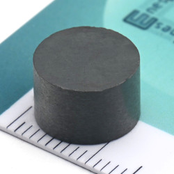 D11 x 7 / F30 - feritni magnet