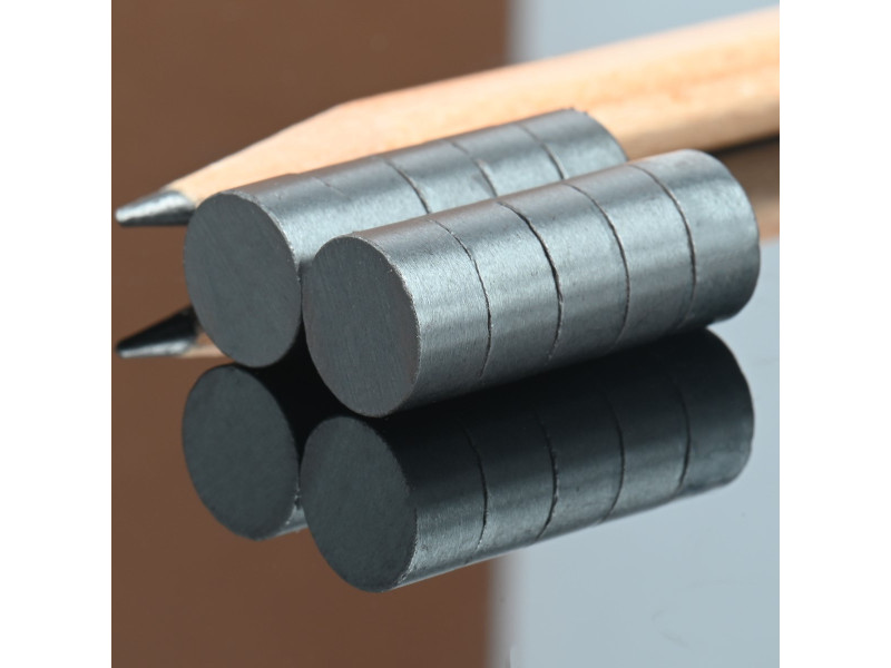 D10 x 5 / F30 - feritni magnet