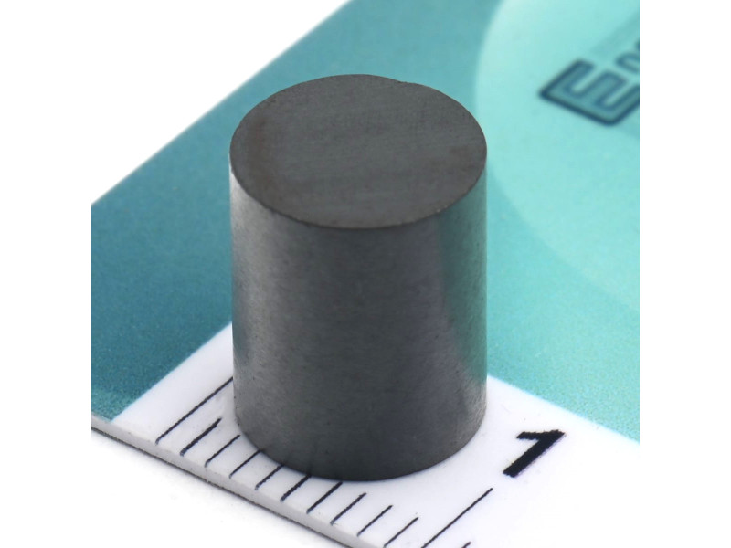 D8 x 10 / F30 - feritni magnet