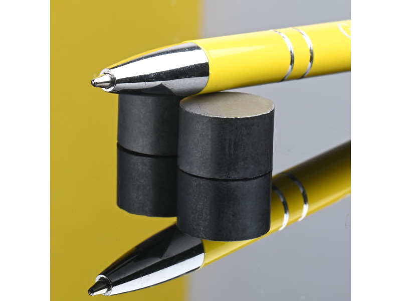 D15 x 10 / F30 - feritni magnet