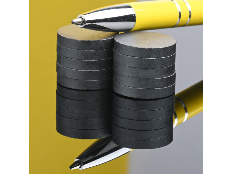 D18 x 3 / F30 - feritni magnet