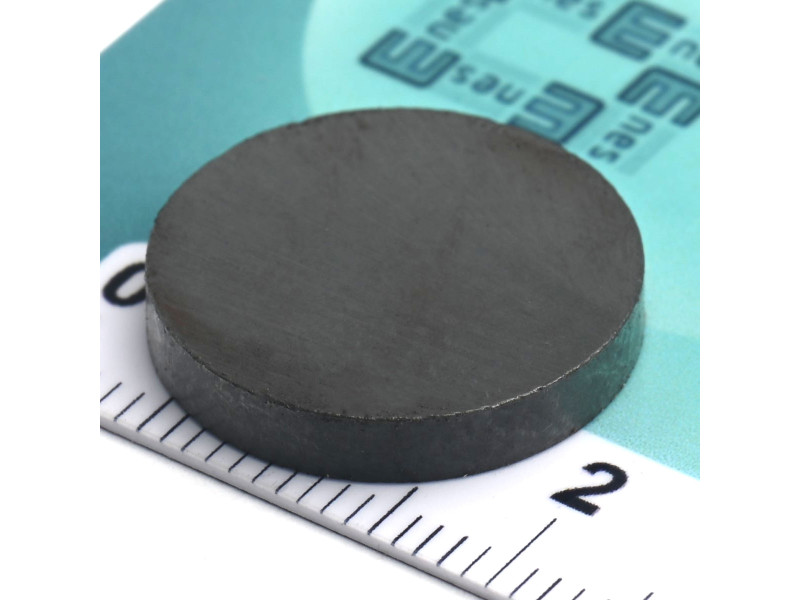 D18 x 3 / F30 - feritni magnet