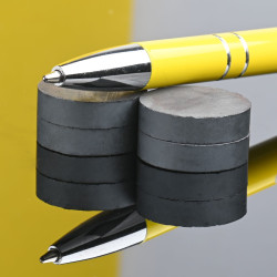 D20 x 5 / F30 - feritni magnet