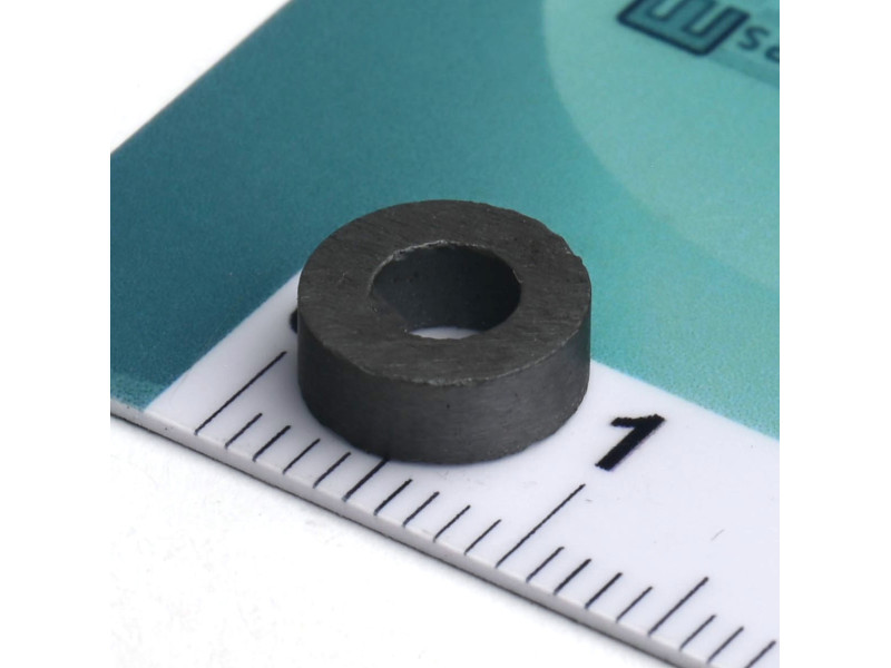 D8 X d4 X 3 / F30 - feritni magnet
