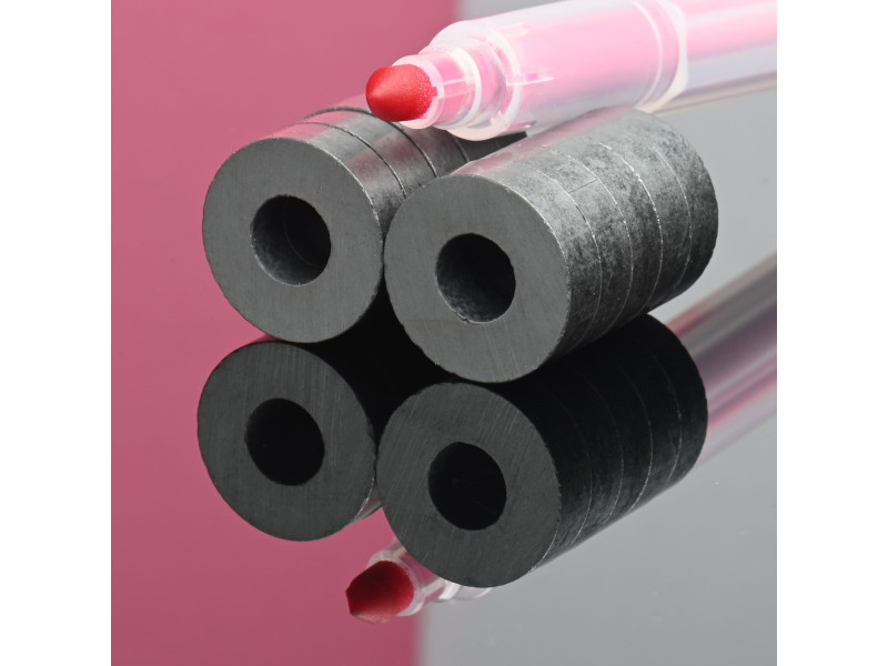 D17,5 x d7,5 x 5 / F30 - feritni magnet