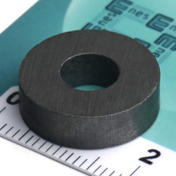 D17,5 x d7,5 x 5 / F30 - ferrittmagnet