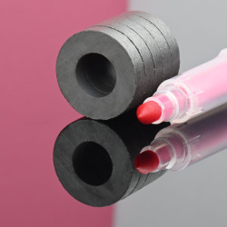 D20 x d10 x 4 / F30 - feritni magnet