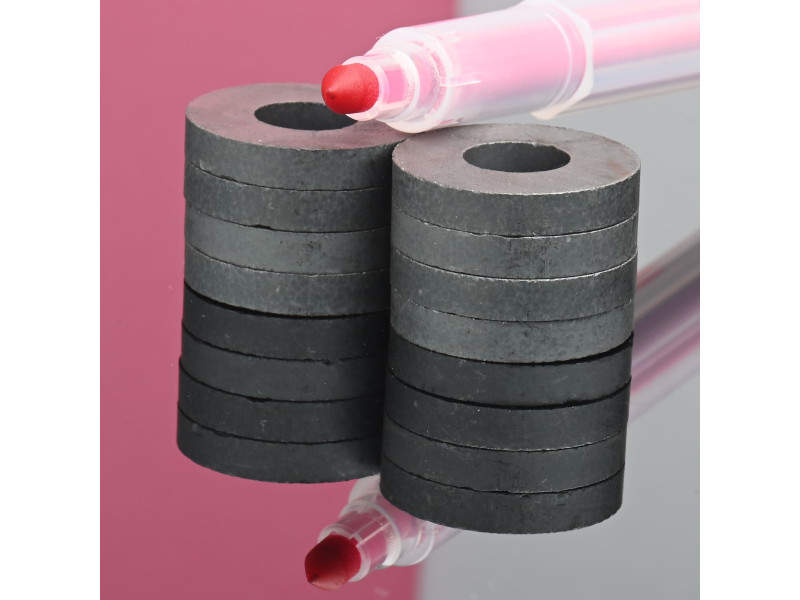 D23 x d10 x 4 / F30 - feritni magnet