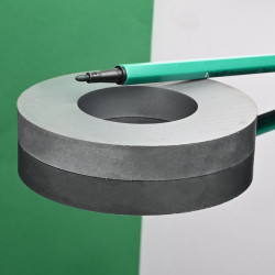 D90 x d45 x 13 / F30 - feritni magnet