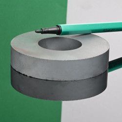 D72 x d32 x 15 / F30 - feritni magnet